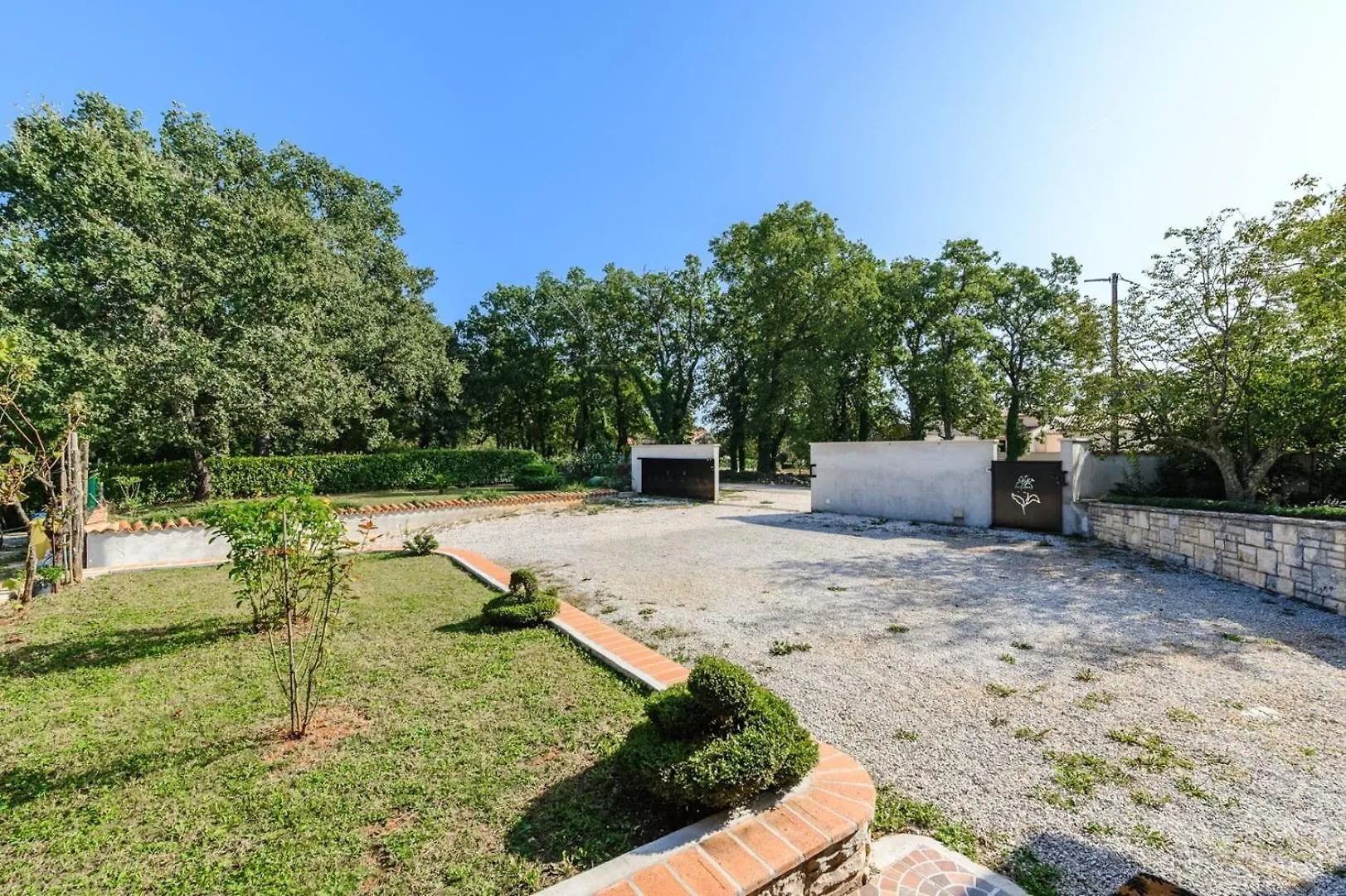公寓 TinjanApp Sadina With Private Pool And Garden公寓